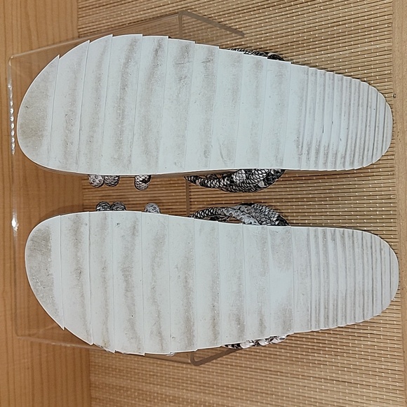 J/SLIDES TESS EMBOSSED STRAPPY SLIDE SANDAL sz8 - Picture 7 of 8